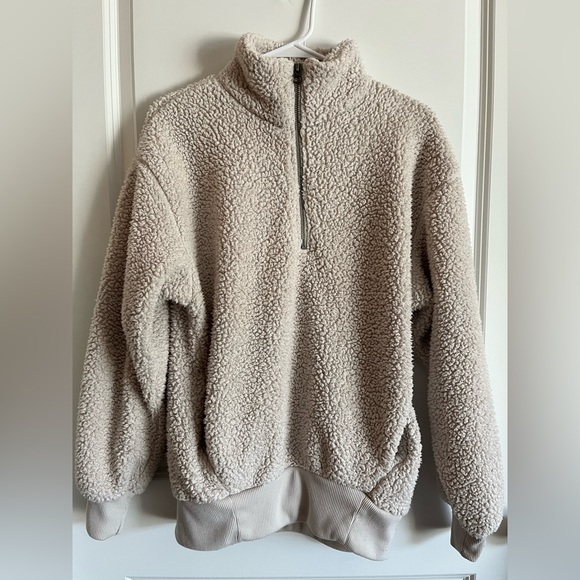 American Eagle Outfitters Tops - American Eagle quarter-zip sherpa